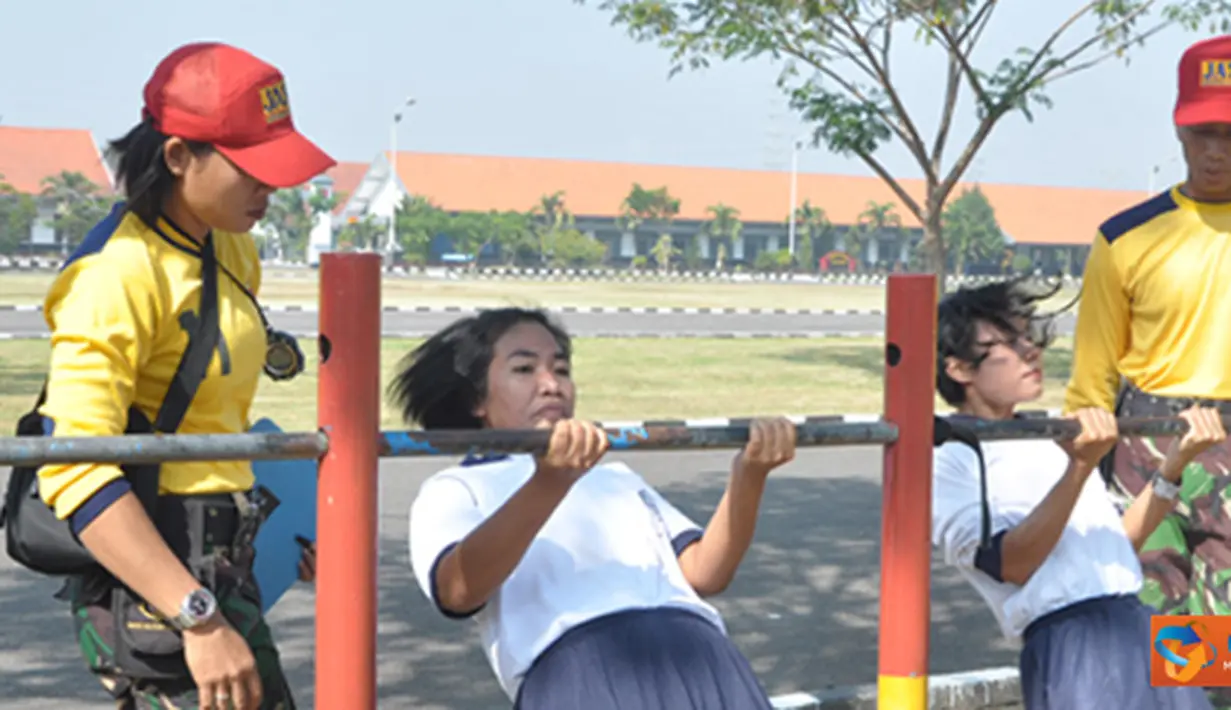 Citizen6, Surabaya: Seleksi garjas meliputi lari dengan jarak tempuh 2400 meter selama 12 menit, Pull Up, Sit Up, dan Push Up  selama 1 menit, yang digelar di lapangan Laut Seram Kesatrian Bumimoro Kobangdikal, Surabaya. (Pengirim: Kobangdikal).