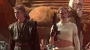 Star Wars Episode II: Attack of the Clones  Film ini menceritakan 10 tahun setelah peristiwa di Star Wars Episode I: The Phantom Menace, ketika galaksi berada di ambang perang sipil. (image.tmdb.org)