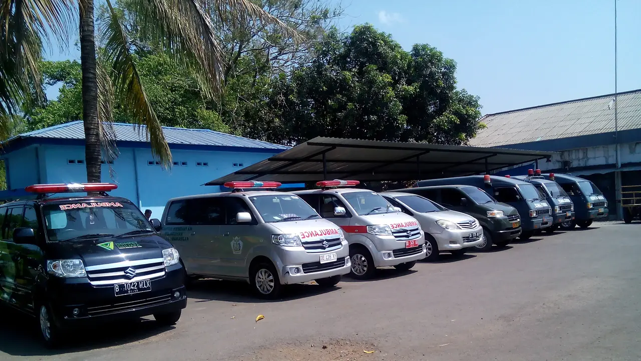 20151006-aviastar-makassar-ambulans
