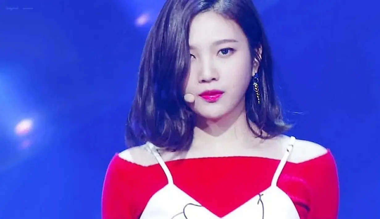 Dengan model rambut bob pendek, Joy Red Velvet tampak begitu cantik dan imut. Tak hanya itu, gadis kelahiran 3 September 1996 ini terlihat semakin sensual. (Foto: koreaboo.com)