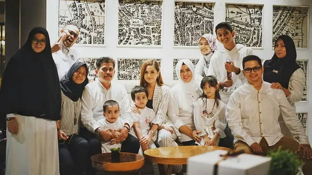 [Bintang] Ulang Tahun Cut Meyriska