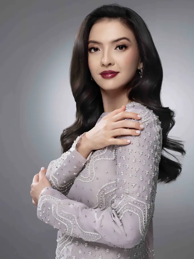 Raline Shah Hadir di Red Carpet Cannes Film Festival 2022