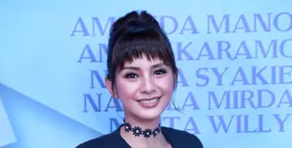 Banyak perempuan setelah melahirkan, berat badannya melonjak. Bahkan, demi mengembalikan pada idealnya berat tubuhnya banyak yang melakukan diet ketat. Tapi, hal itu tidak berlaku pada Kirana Larasati. (Adrian Putra/Bintang.com)