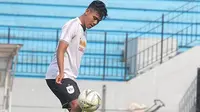 Gelandang muda PSIS Semarang, Eka Febri Yogi Setiawan. (Bola.com/Vincentius Atmaja)