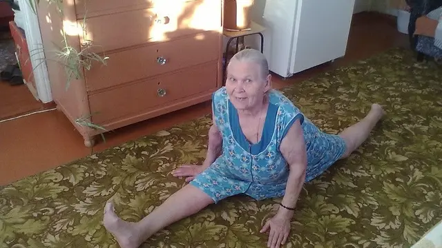Kakek Nenek ini Lakukan Hal-Hal Kocak yang Tak Terduga