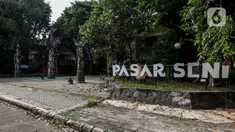 Suasana Pasar Seni Ancol, Jakarta, Selasa (10/11/2020). Pandemi Covid-19 telah mengubah berbagai aspek kehidupan manusia, termasuk dunia seni. Tempat yang dulunya selalu ramai dengan Pecinta seni ataupun wisatawan kini sepi, bahkan kios - kios didalamnya sudah tutup. (Liputan6.com/Johan Tallo)