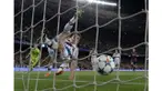 Video gol terbaik yang direkam oleh penonton secara amatir dari tribun stadion. Video tentang gol Lionel Messi, Barcelona menaklukkan Manuel Neuer kiper Bayern Munchen di Liga Champions.