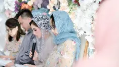 Berlangsung khidmat dan dihadiri keluarga juga sahabat, begini momen pengajian 4 bulanan kehamilan Syahra Larez. Diketahui Syahra Larez dan Denny Buana sekaligus ungkap jenis kelamin anaknya. Namun, pasangan yang menikah pada 2021 ini sepakat untuk merahasiakannya kepada publik dan hanya diketahui oleh keluarga dan kerabat dekat saja. (Liputan6.com/IG/@syahralarez_new)