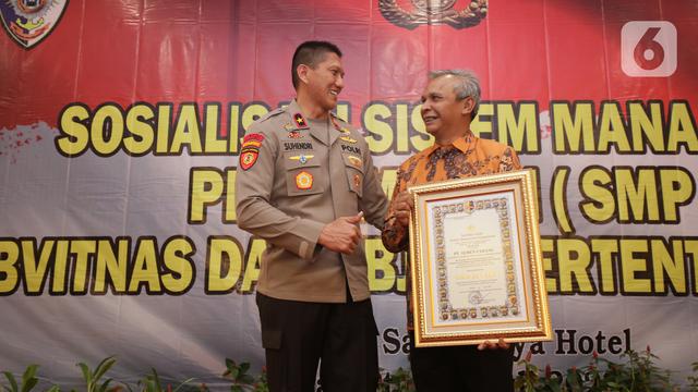 Semen Padang Raih Sertifikat Gold Reward SMP Obvitnas dari Kapolri