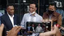 Tenaga Ahli PD Pasar Jaya, Rosario de Marshall alias Hercules (tengah) memberi keterangan kepada wartawan usai menjalani pemeriksaan di Gedung Merah Putih Komisi Pemberantasan Korupsi (KPK), Jakarta, Kamis (19/1/2023). Rosario de Marshall alias Hercules memenuhi panggilan KPK sebagai saksi di kasus suap penanganan perkara di Mahkamah Agung (MA). (Liputan6.com/Helmi Fithriansyah)