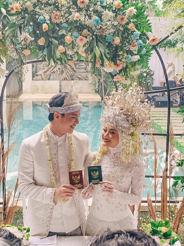 Malam Pertama Dinda Hauw Dan Rey Mbayang Malah Masak Mi Instan Showbiz Liputan6 Com