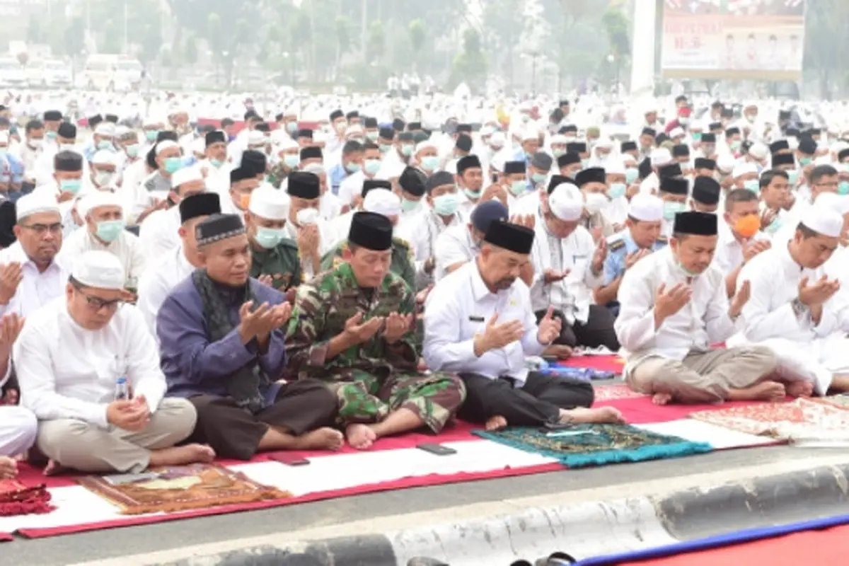 Ilustrasi salat berjamaah.