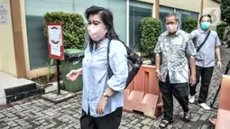Keluarga korban kecelakaan pesawat Sriwijaya Air SJ 182 mendatangi Posko Ante Mortem DVI di RS Polri Sukanto, Kramat Jati, Jakarta, Minggu (10/1/2020). Data keluarga korban Sriwijaya Air SJ 182 diperlukan tim forensik RS Polri guna kepentingan identifikasi. (merdeka.com/Iqbal S. Nugroho)