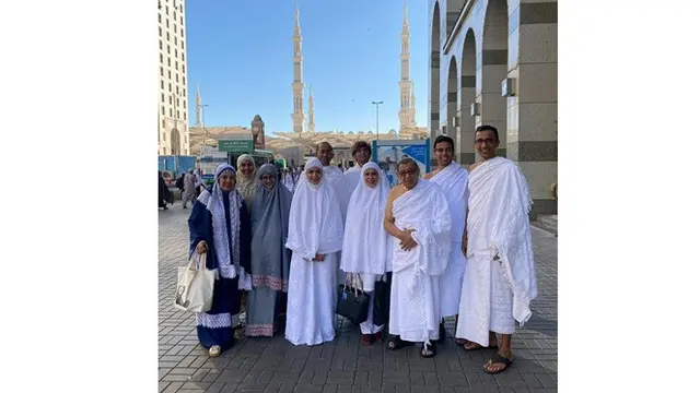 6 Momen Najwa Shihab Umrah Bareng Keluarga, Hangat dan Kompak