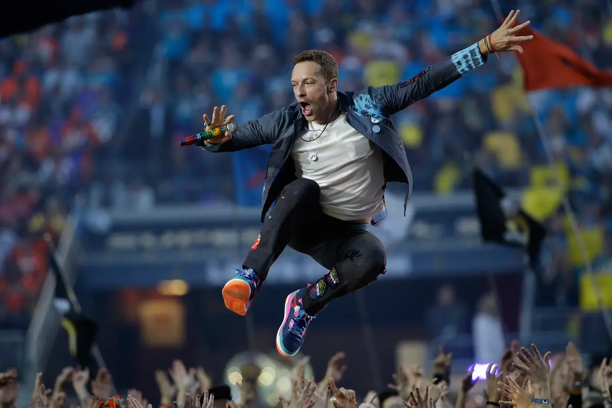 Aksi Panggung Chris Martin di Berbagai Pertunjukan Coldplay