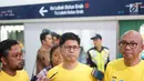 Wakil Ketua Komisi Pemberantasan Korupsi (KPK) Laode M. Syarif bersama Dirut PT MRT Jakarta William Sabandar memberi keterangan pers usai menempelkan poster bertema korupsi di dinding gerbong kereta MRT Jakarta, Selasa (27/8/2019). (Liputan6.com/Immanuel Antonius)