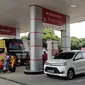 Sejumlah kendaraan mengisi bahan bakar minyak (BBM) di SPBU Pertamina wilayah Gunung Putri, Kabupaten Bogor, Jawa Barat, Jumat (2/9/2022). Pemerintah mengatakan bahwa kebijakan menikkan harga BBM subsidi sampai saat ini masih terus dihitung dengan prinsip kehati-hatian. (Liputan6.com/Magang/Aida Nuralifa)
