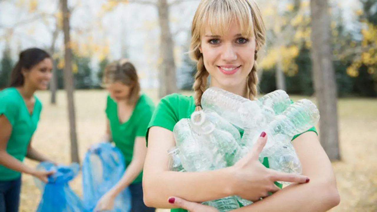 Buang Botol Plastik ke Mesin Ini, Kamu Bisa Dapat Uang