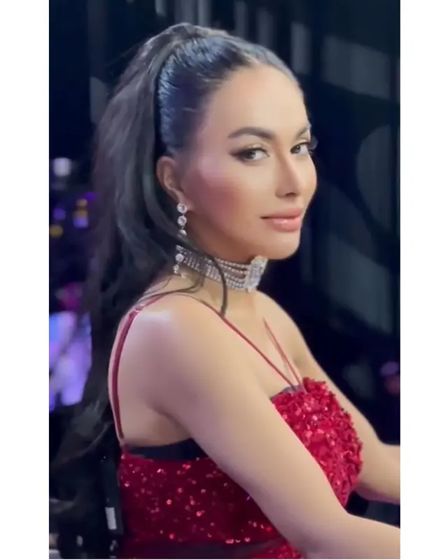 Potret terbaru Denada usai jalani oplas. (sumber: Instagram/denadaindonesia)