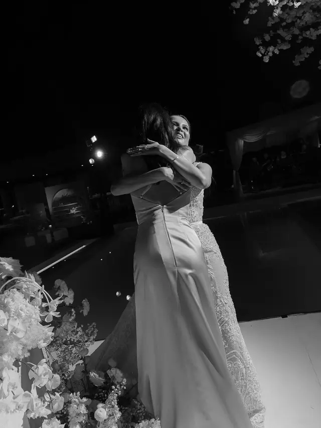7 Potret Mikha Tambayong Jadi Bridesmaid di Pernikahan Yunita Siregar, Menawan