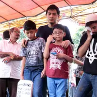 Suasana pemakaman ibunda Lucky Hakim. (Deki Prayoga/Bintang.com)