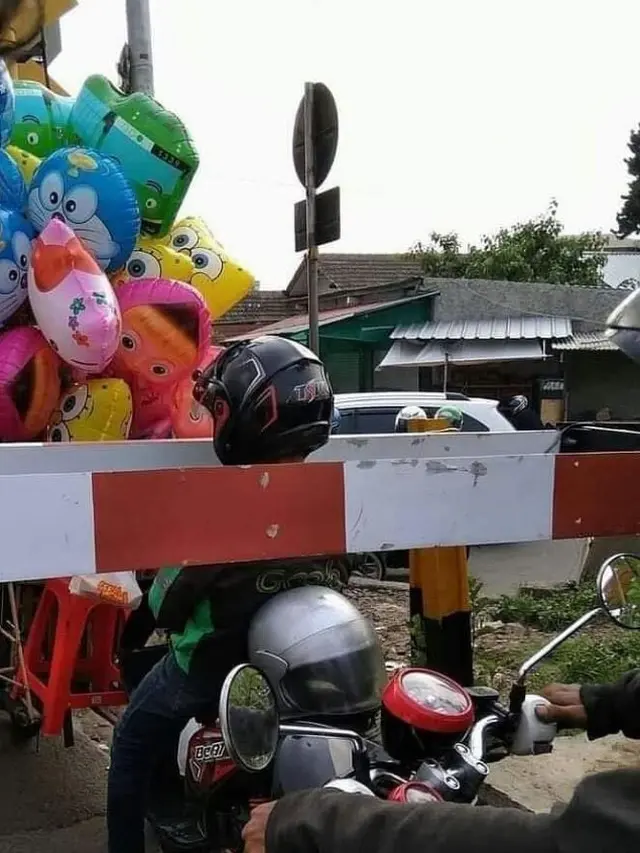 Malu Banget, Ini 7 Potret Kocak Orang Apes di Tempat Umum