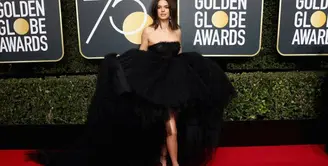 Cantik dan mempesona, sepertinya hal yang sudah melekat di diri Kendall Jenner. Di setiap penampilannya, Kendall selalu berhasil menunjukan parasnya yang cantik dengan wajah yang flawless. (Foto: AFP)