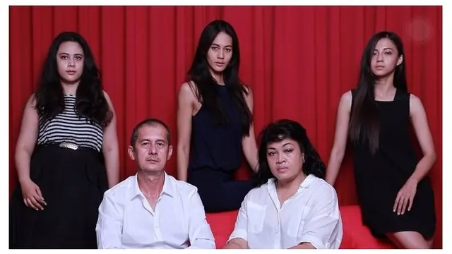 Jarang Terekspos, Ini 7 Potret Kebersamaan Paula Verhoeven dan Ayah Bulenya