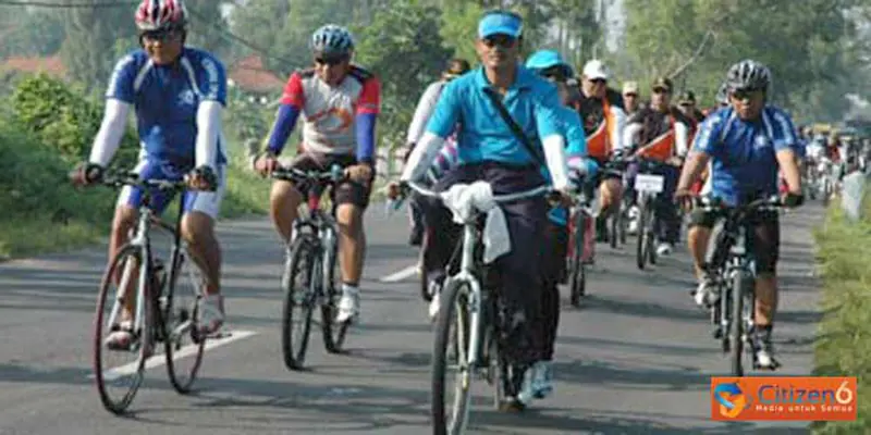 Dankobangdikal Bersepeda Santai Lintasi Selat Madura