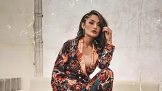 Sebelum namanya dikenal publik, Siti Badriah terbiasa berpenampilan sederhana. Namun, seiring dengan kariernya yang semakin sukses, Sibad kini telah menjelma menjadi pedangdut dengan gaya cetar dan memesona. Istri dari Krisjiana itu pun kerap mengunggah foto OOTD-nya. (Liputan6.com/IG/@sitibadriahh)
