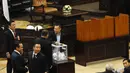 Anggota DPR Fraksi PAN, Anang Hermansyah memberikan suara dalam sesi voting Sidang Paripurna pemilihan pimpinan MPR, Jakarta, (7/10/14). (Liputan6.com/Andrian M Tunay)  