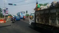 Bau busuk menyengat di titik traffic light Semarang (Liputan6.com/Edhie Prayitno Ige)