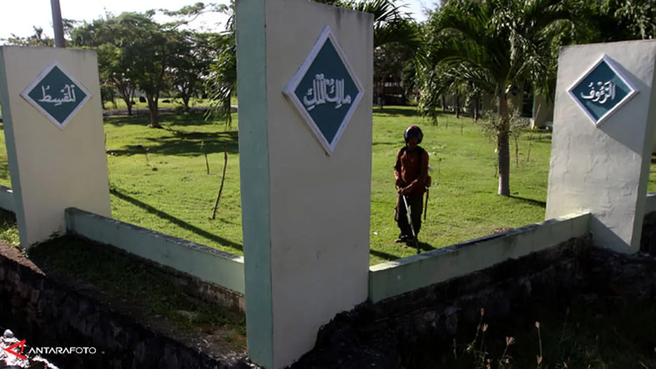 kuburan-tsunami-131226c.jpg