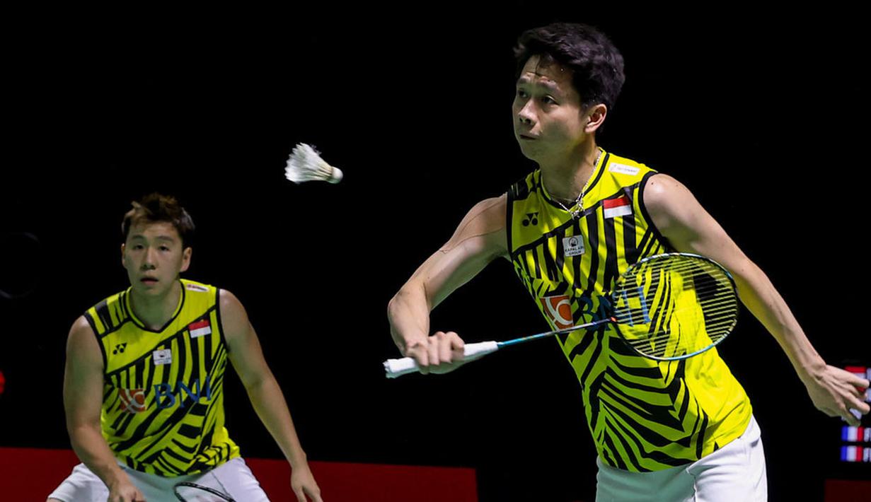 Pasangan unggulan teratas itu pun akhirnya berhasil menutup laga dengan kemenangan dua gim langsung dengan skor 21-13 dan 21-19. (Badminton Photo/Raphael Sachetat)