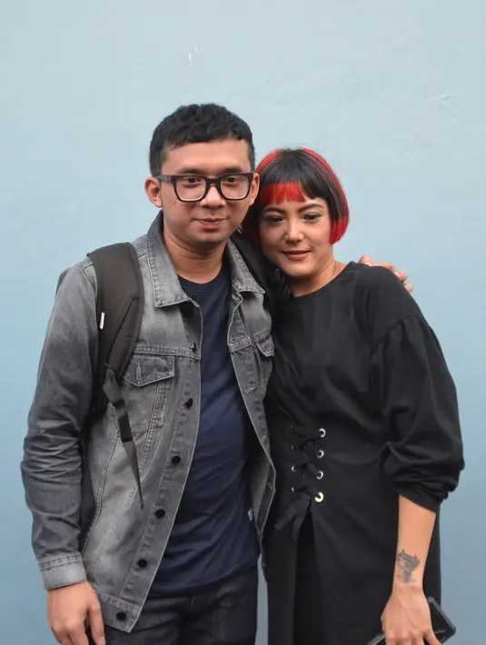 Jika tidak ada halangan, Poppy dan pria yang disapa Oki itu akan meresmikan hubungannya melalui janji suci pernikahan pada pertengahan tahun 2018. (Nurwahyunan/Bintang.com)