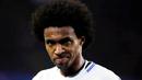 8. Willian (Chelsea) - Sebelum Chelsea mendapatkan pemain berusia 29 tahun itu, sejatinya ia hampir bergabung dengan Tottenham. Meski sudah tes medis, namun pada akhirnya The Blues berhasil membajaknya dengan dana 32 juta pounds. (AP/Manu Fernandez)