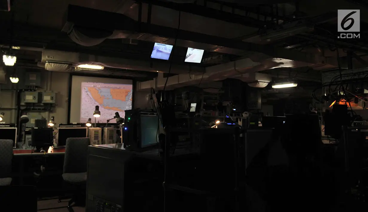 Salah satu ruangan kapal perang HMS Albion, Jakarta, Minggu (22/4). Kapal ini dirancang sebagai kapal perang amfibi membawa pasukan, biasanya Marinir Kerajaan, dan kendaraan hingga ukuran tank tempur utama Challenger 2. (Merdeka.com/Iqbal S. Nugroho)