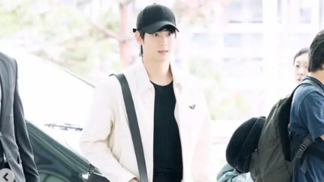 Outfit Bandara Kim Soo Hyun ke Jakarta Buat Fan Meeting, Serba Prada dan Harganya sampai Ratusan Juta Rupiah.