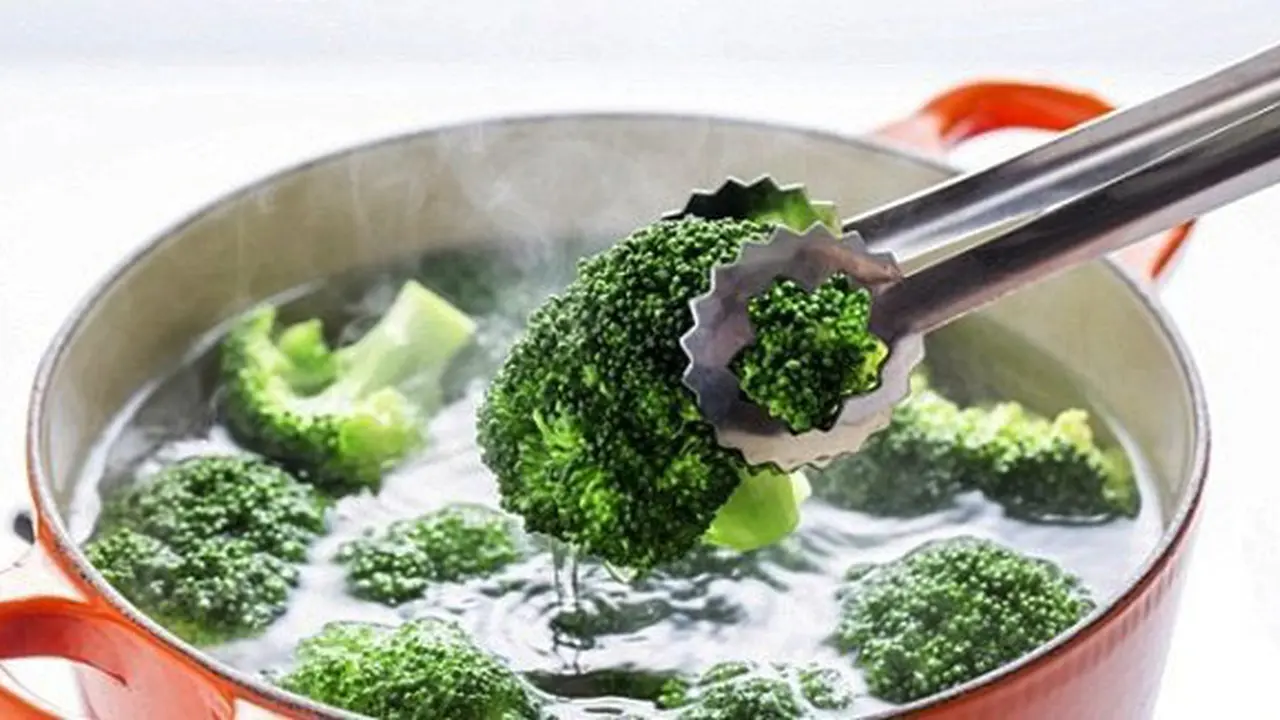 Merebus sayur menghilangkan nutrisi/copyright: thinkstockphotos.com