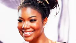 Aktris Gabrielle Union saat tiba di NAACP Image Awards , Pasadena , California (5/2/16). NAACP awards yaitu suatu penghargaan bagi seniman seni dan dunia hiburan. (REUTERS/Danny Moloshok)