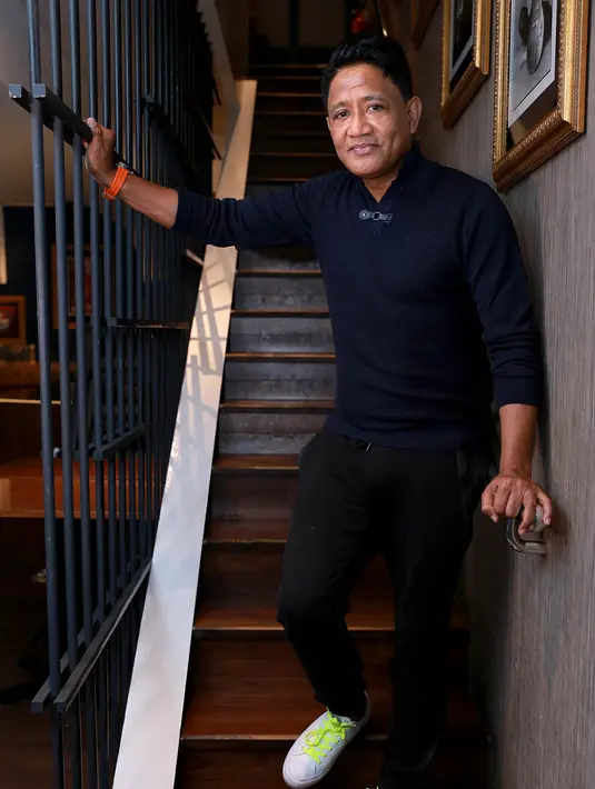 "Mereka bilang ayah lagunya jangan itu lagi dong, Kuta Bali lah. Makanya aku mulai start dari Nov kemarin. All About Love itu beda banget dan Indonesia butuh cinta," ungkap Andre Hehanusa. (Galih W. Satria/Bintang.com)