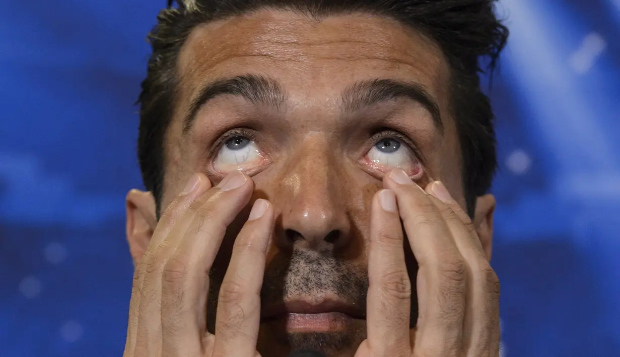 Ekspresi unik Gianluigi Buffon saat jumpa pers sehari sebelum laga melawan Atletico Madrid di Vicente Calderon pada kompetisi Liga Champions musim 2014/15 lalu. ( AFP/Dani Pozo )