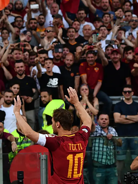 Sangat pantas diberikan sebab pemain muda berbakat selalu dilepas disetiap musimnya. Nama macam Alesio Romagnoli, Miralem Pjanic dan Mohamed Salah merupakan pemain yang dilepas Roma meski belum menjadi pemain bintang saat itu. (AFP/Vicenzo Pinto)