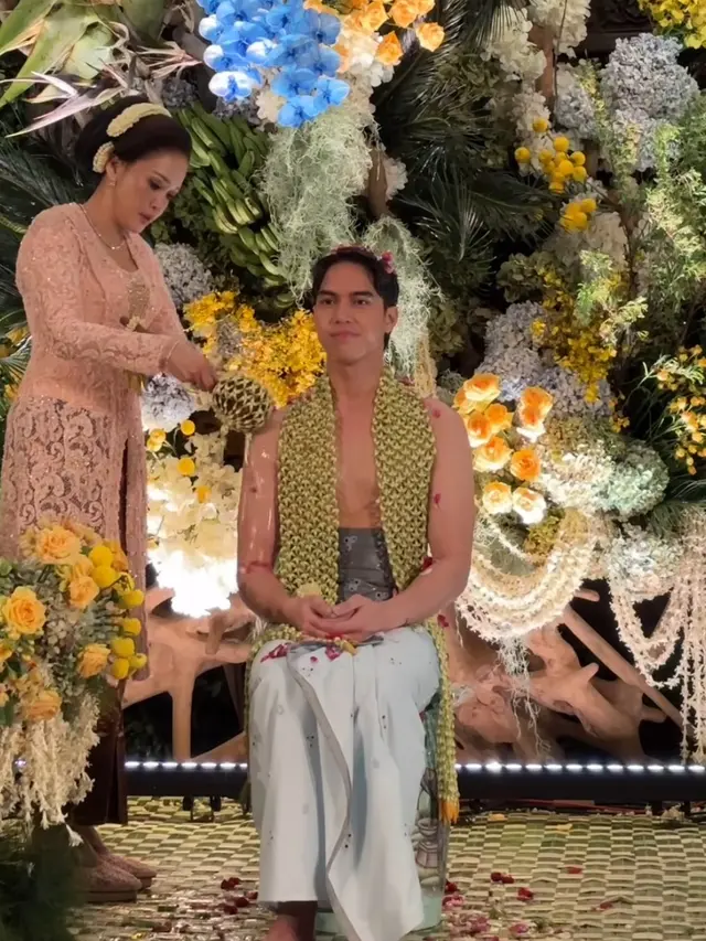 Maia Estianty saat Siraman EL Rumi pakai kebaya. [@maiaestiantyreal]