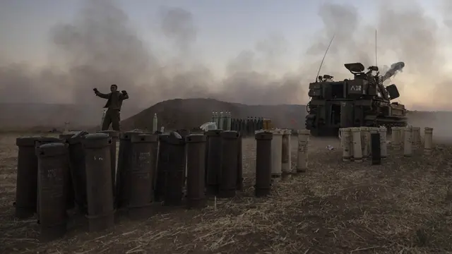 FOTO: Unit Artileri Israel Bombardir Jalur Gaza