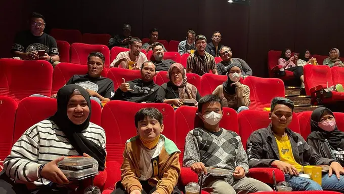 [Fimela] Rafathar nonton film