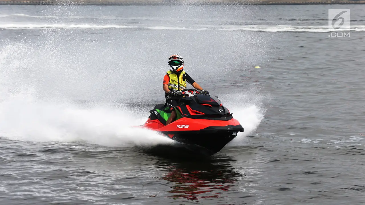 Serunya Adu Cepat Olahraga Jetski di Bhayangkara Cup Jetski