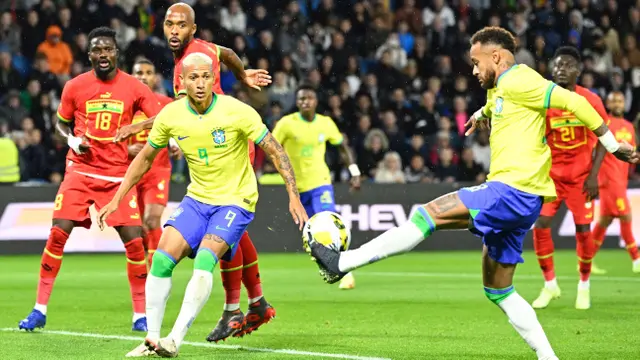 Foto: Lionel Messi Cetak Gol Indah Bersama Argentina, Neymar Berikan Dua Assist ke Richarlison