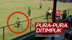 Berita video pemain Liga Guatemala, Rosbin Ramos, melakukan aksi pura-pura ditimpuk batu oleh suporter dalam laga di mana tidak adanya VAR (Video Assistant Referee).