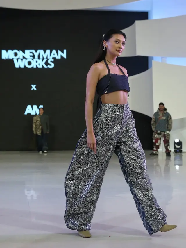 Money Man Works. [Adrian/Fimela]